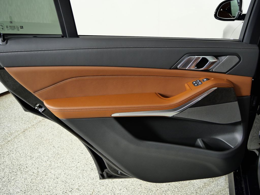 Thumbnail: 2026 BMW X7 - 31