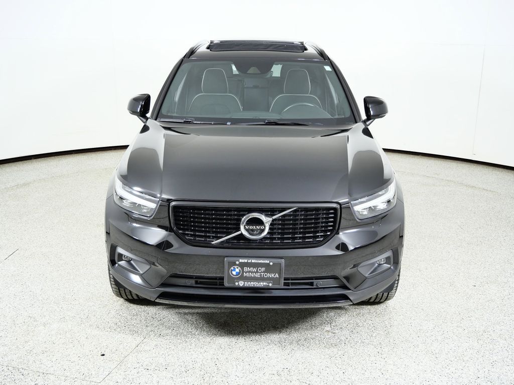 Thumbnail: 2021 Volvo XC40 - 17