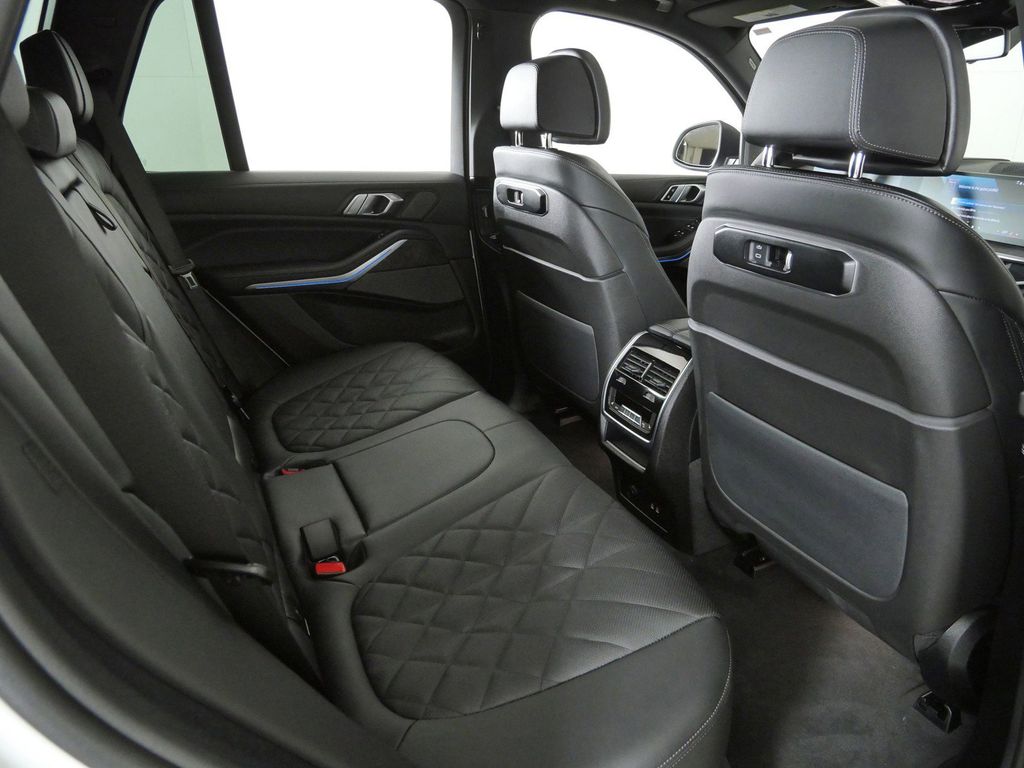 Thumbnail: 2026 BMW X5 - 26