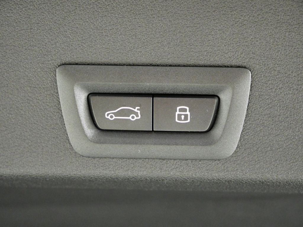 Thumbnail: 2026 BMW XM - 28