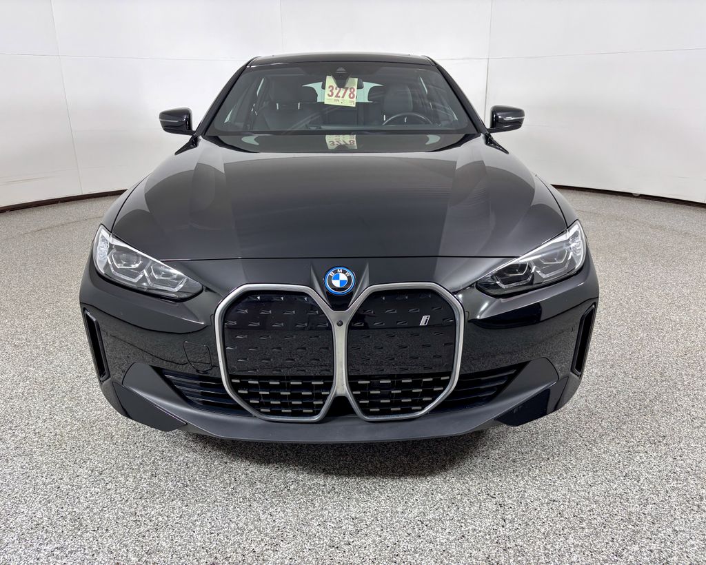 Thumbnail: 2023 BMW i4 - 2