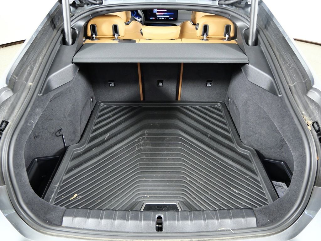 Thumbnail: 2025 BMW i4 - 28