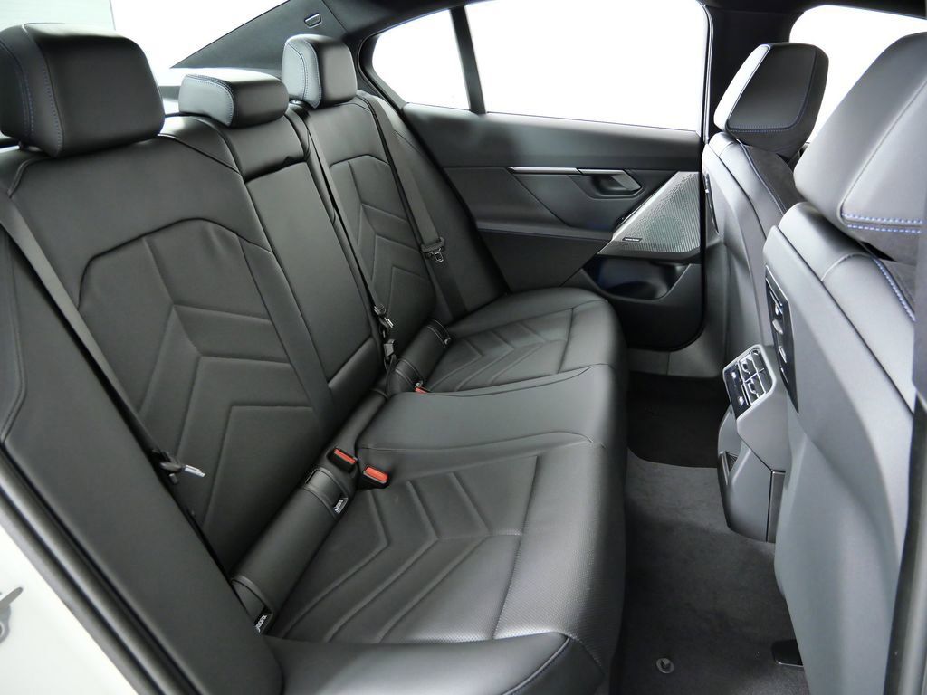 Thumbnail: 2026 BMW i5 - 27