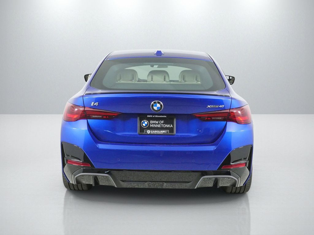 Thumbnail: 2026 BMW i4 - 10