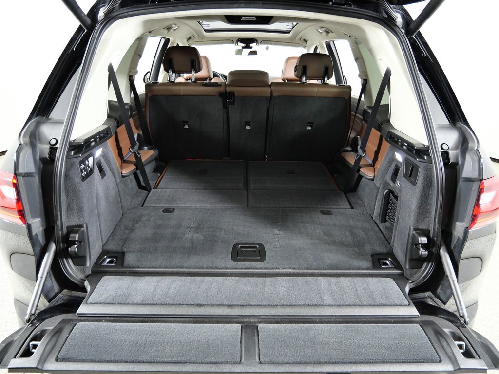 Thumbnail: 2020 BMW X7 - 28