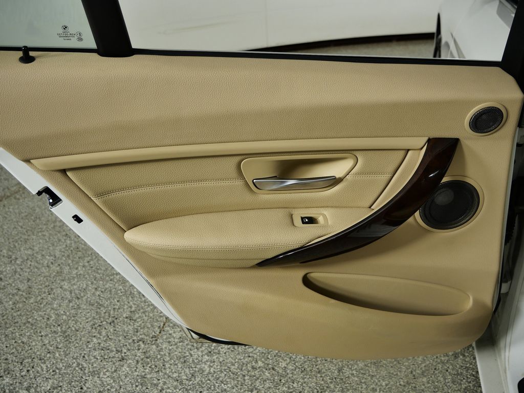 Thumbnail: 2015 BMW 3 Series - 30