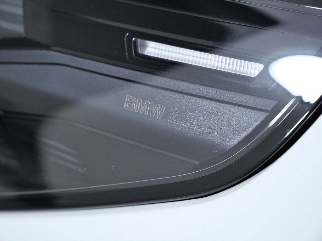 Thumbnail: 2026 BMW 5 Series - 4