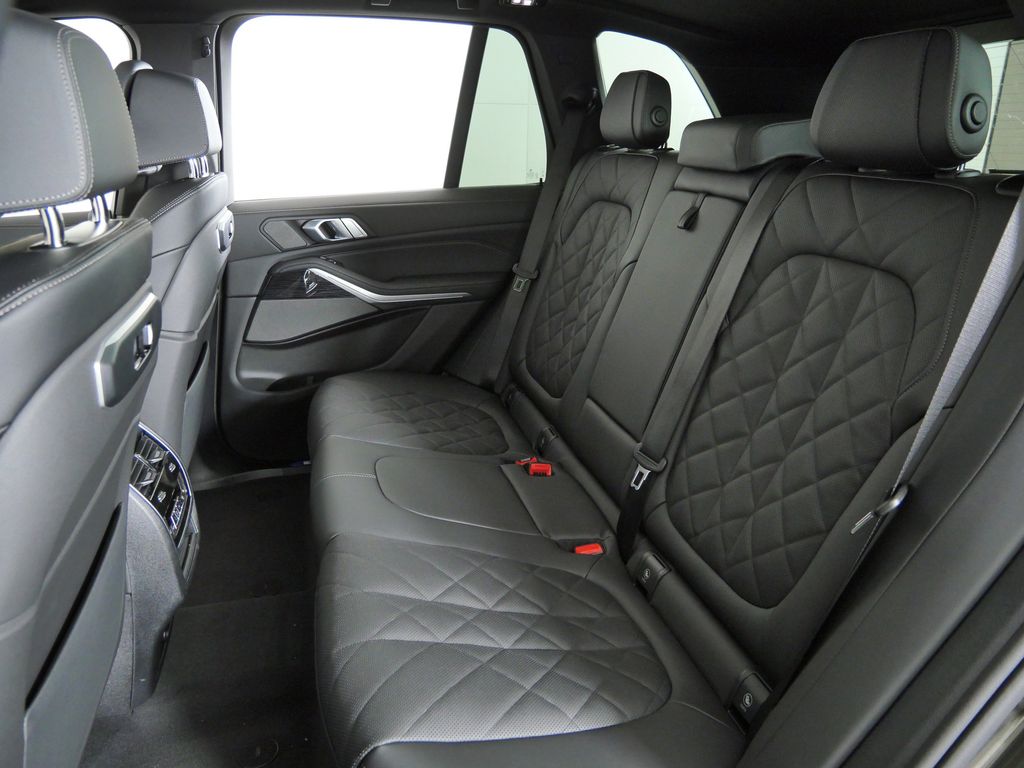 Thumbnail: 2026 BMW X5 - 33