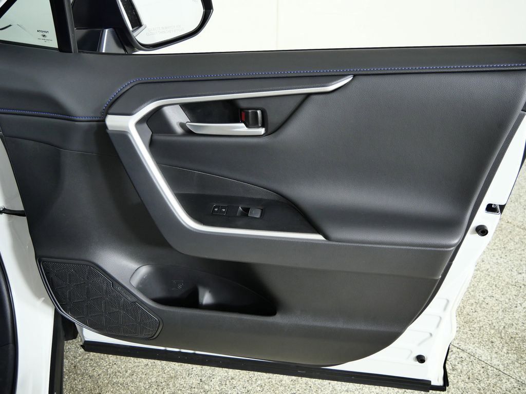 Thumbnail: 2024 Toyota RAV4 - 20