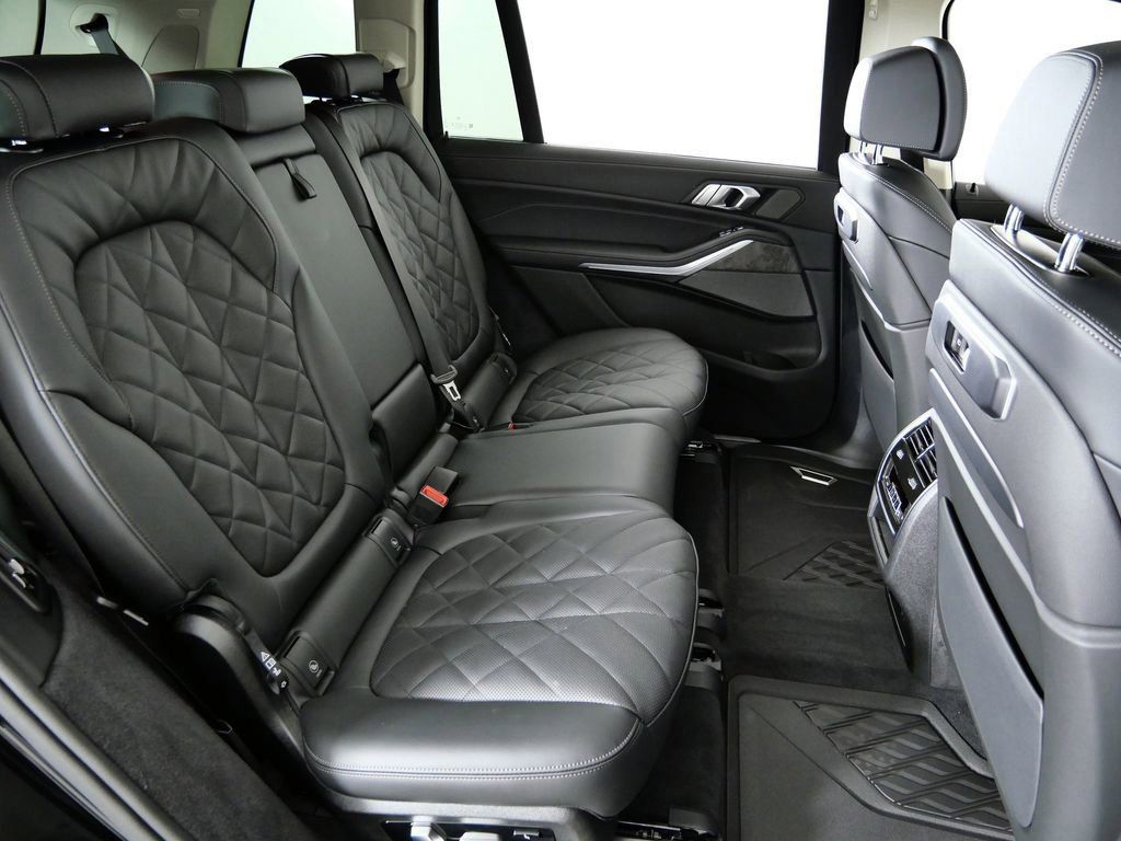 Thumbnail: 2026 BMW X7 - 28
