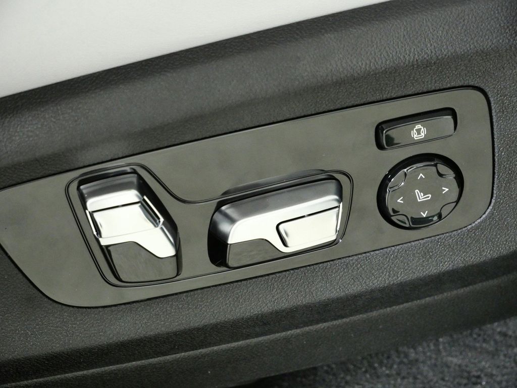 Thumbnail: 2026 BMW X5 - 22