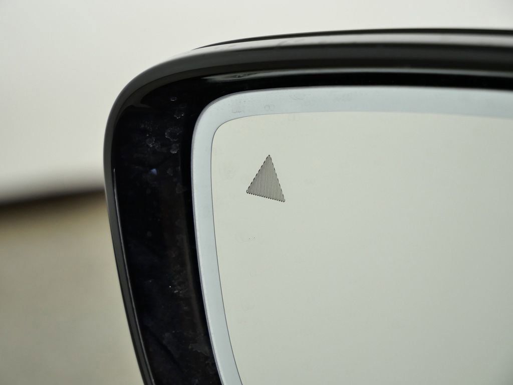 Thumbnail: 2026 BMW 8 Series - 36