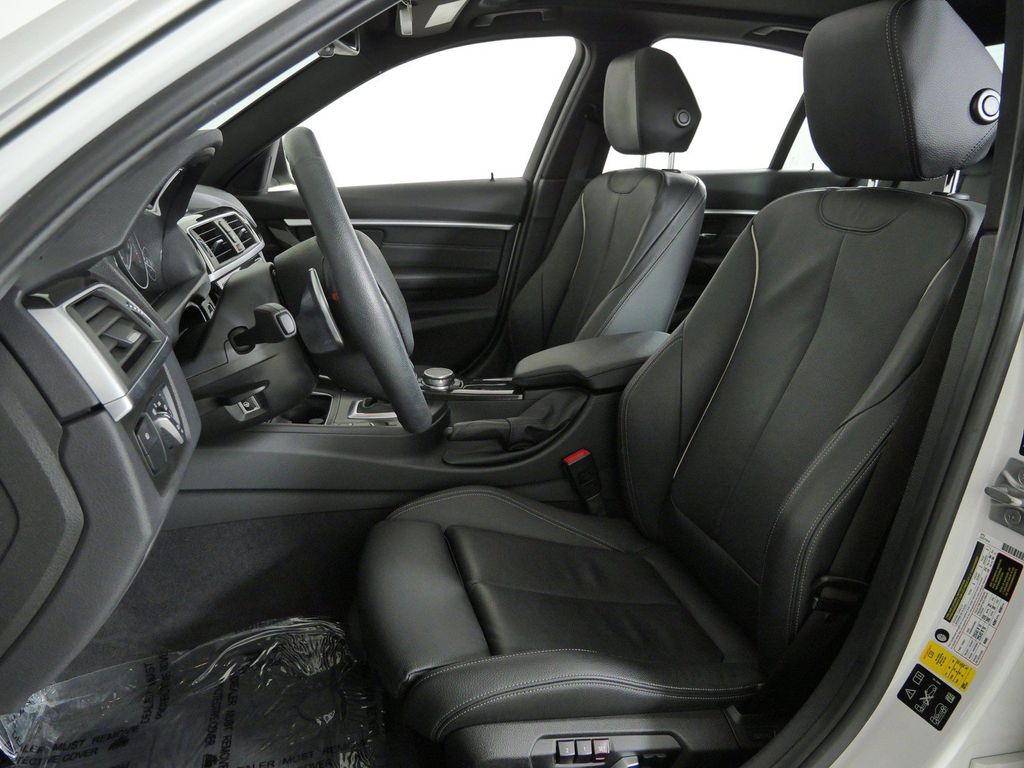 Thumbnail: 2017 BMW 3 Series - 33
