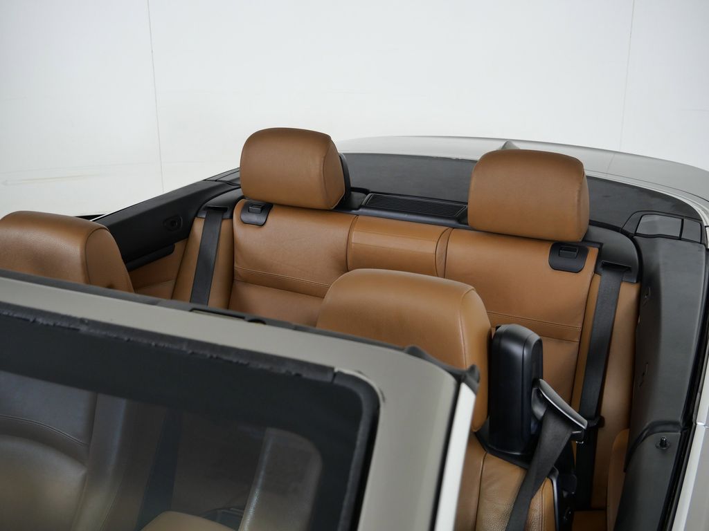 Thumbnail: 2011 BMW 3 Series - 17