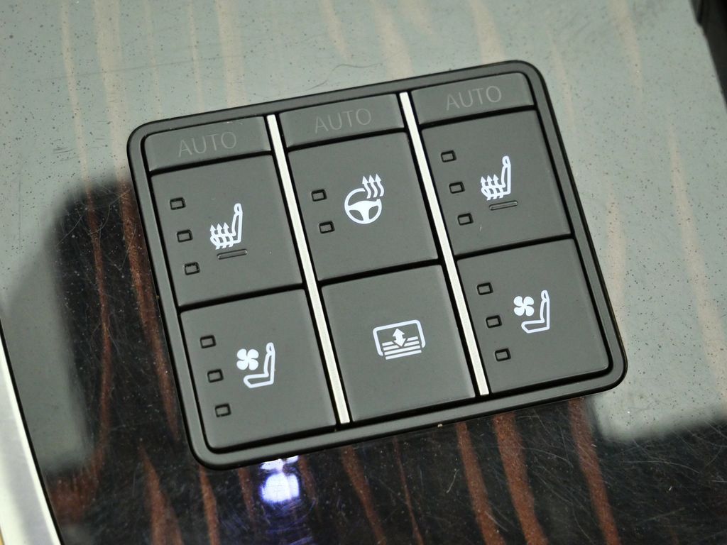 Thumbnail: 2024 Lexus LS - 48