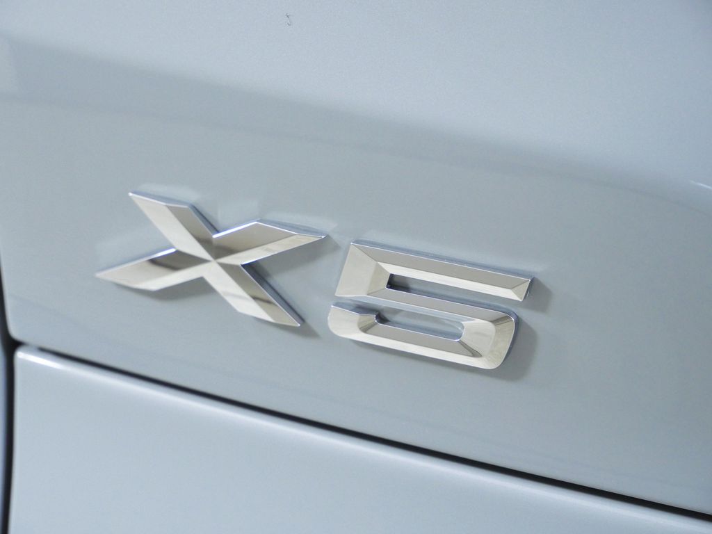 Thumbnail: 2026 BMW X5 - 13
