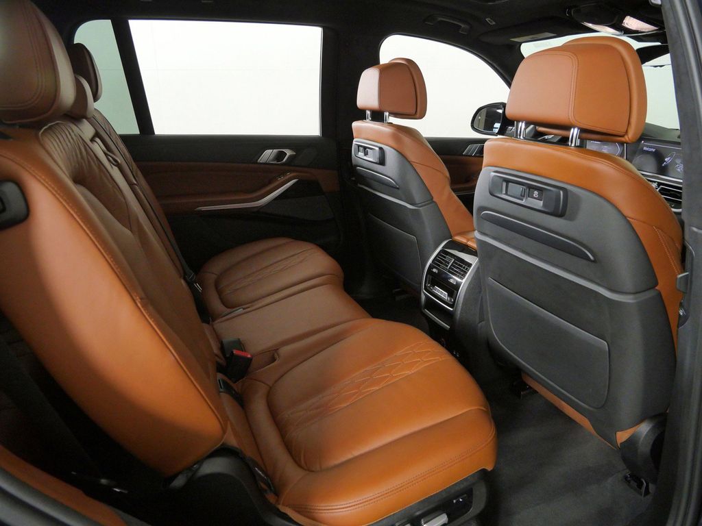 Thumbnail: 2021 BMW X7 - 25