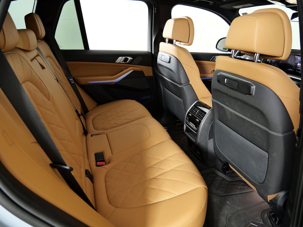 Thumbnail: 2025 BMW X5 - 25