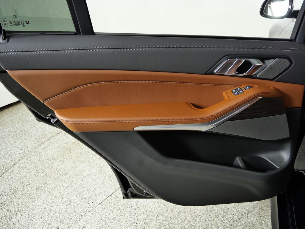 Thumbnail: 2026 BMW X7 - 33