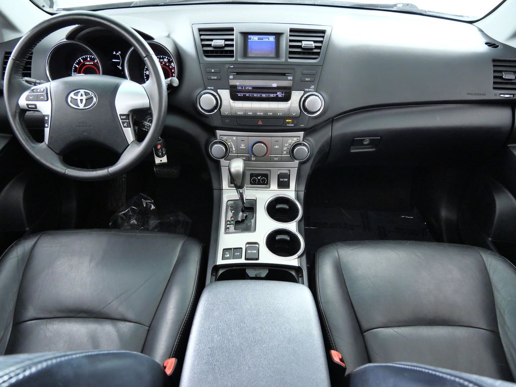 Thumbnail: 2011 Toyota Highlander - 6