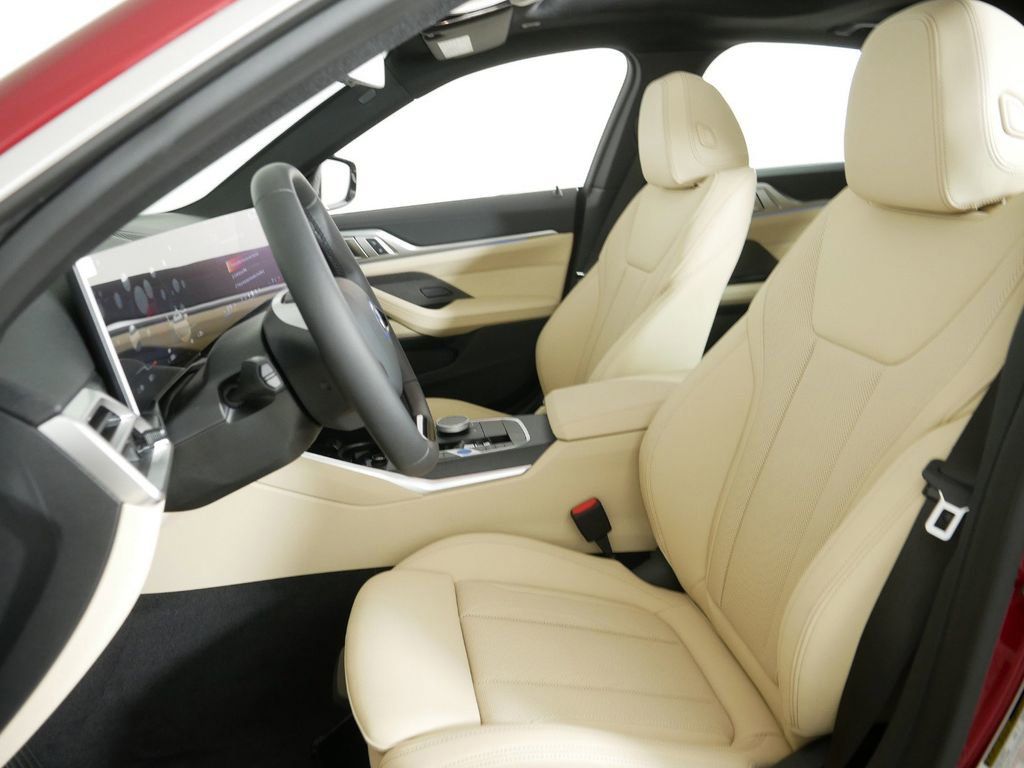 Thumbnail: 2025 BMW i4 - 33