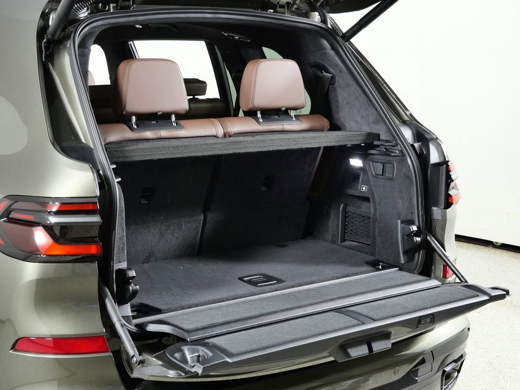 Thumbnail: 2026 BMW X7 - 33