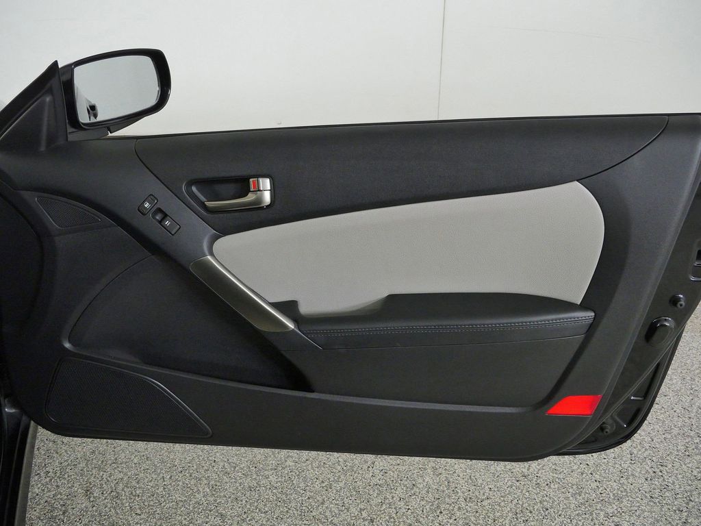 Thumbnail: 2015 Hyundai Genesis - 16