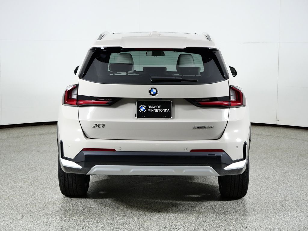 Thumbnail: 2026 BMW X1 - 10