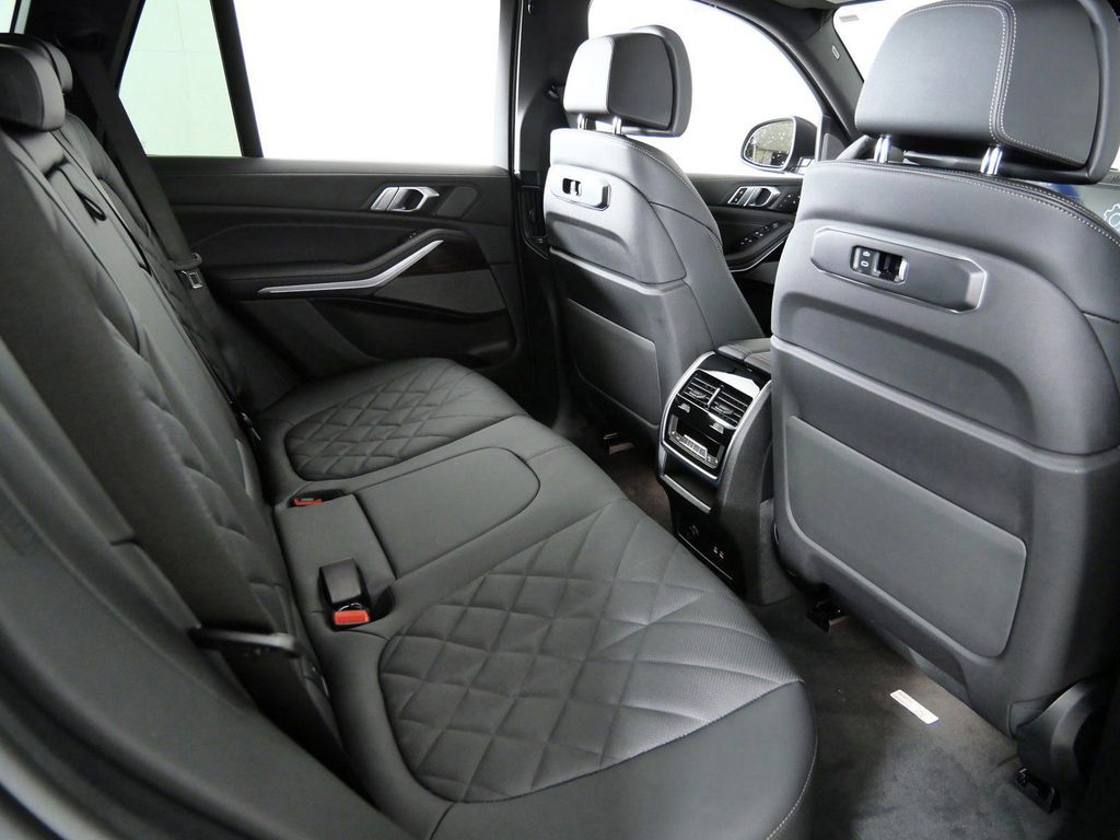 Thumbnail: 2026 BMW X5 - 27