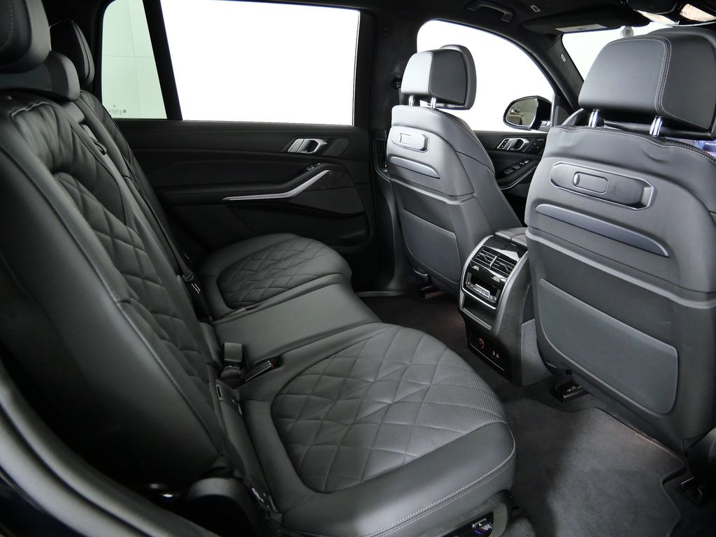 Thumbnail: 2025 BMW X7 - 31