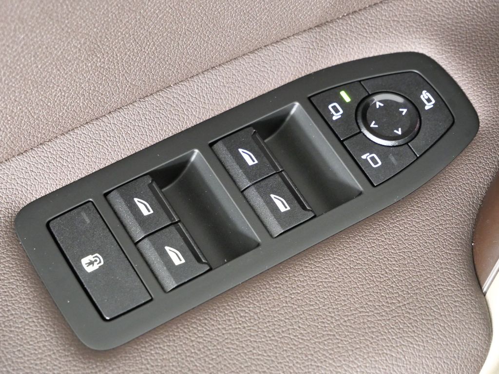 Thumbnail: 2026 BMW iX - 35