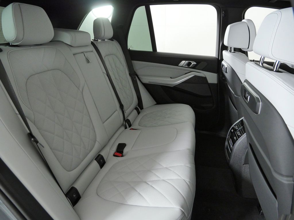 Thumbnail: 2026 BMW X5 - 27
