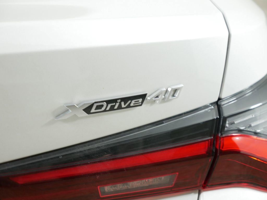 Thumbnail: 2025 BMW i4 - 13