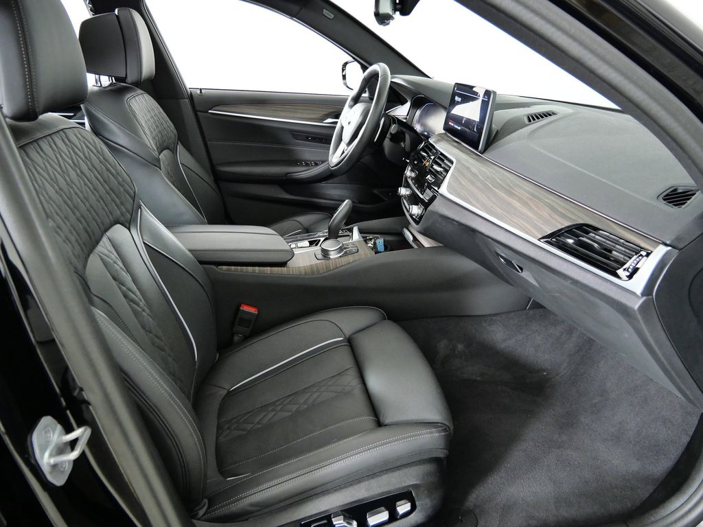 Thumbnail: 2023 BMW 5 Series - 24