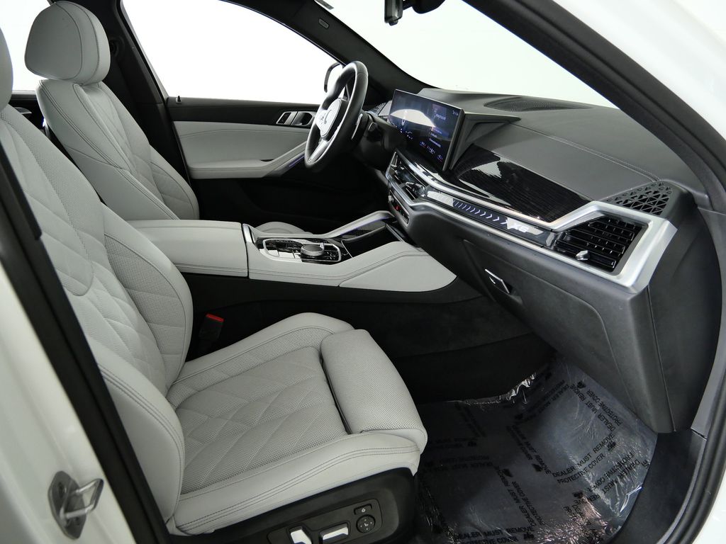 Thumbnail: 2025 BMW X6 - 24
