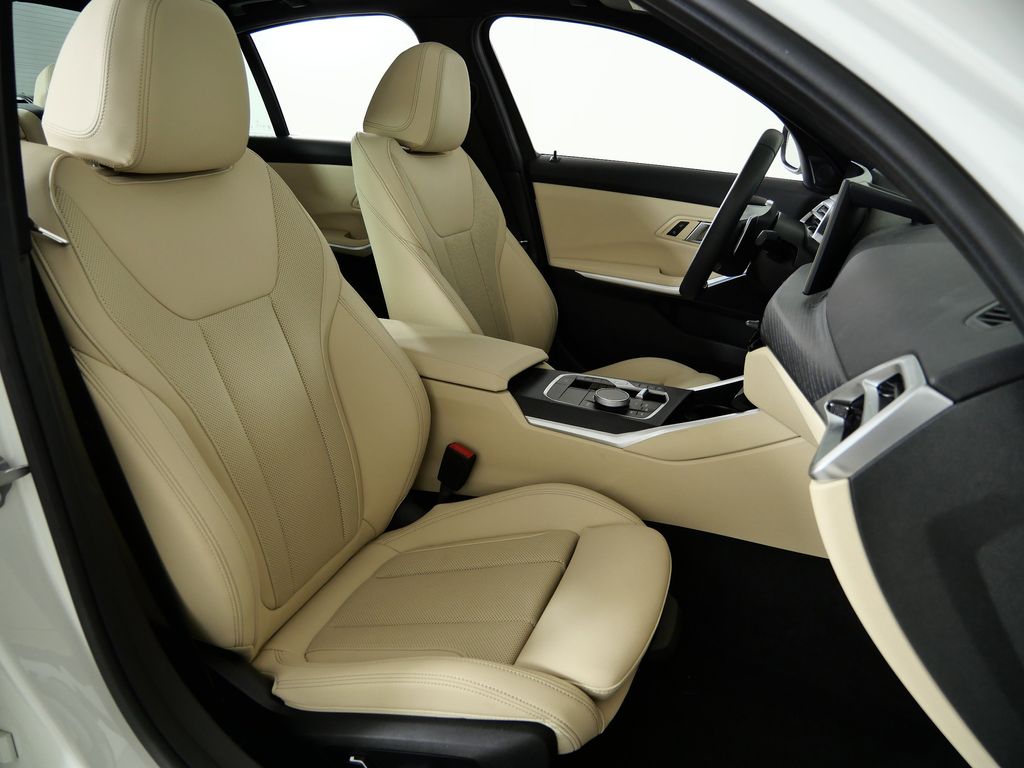 Thumbnail: 2025 BMW 3 Series - 26