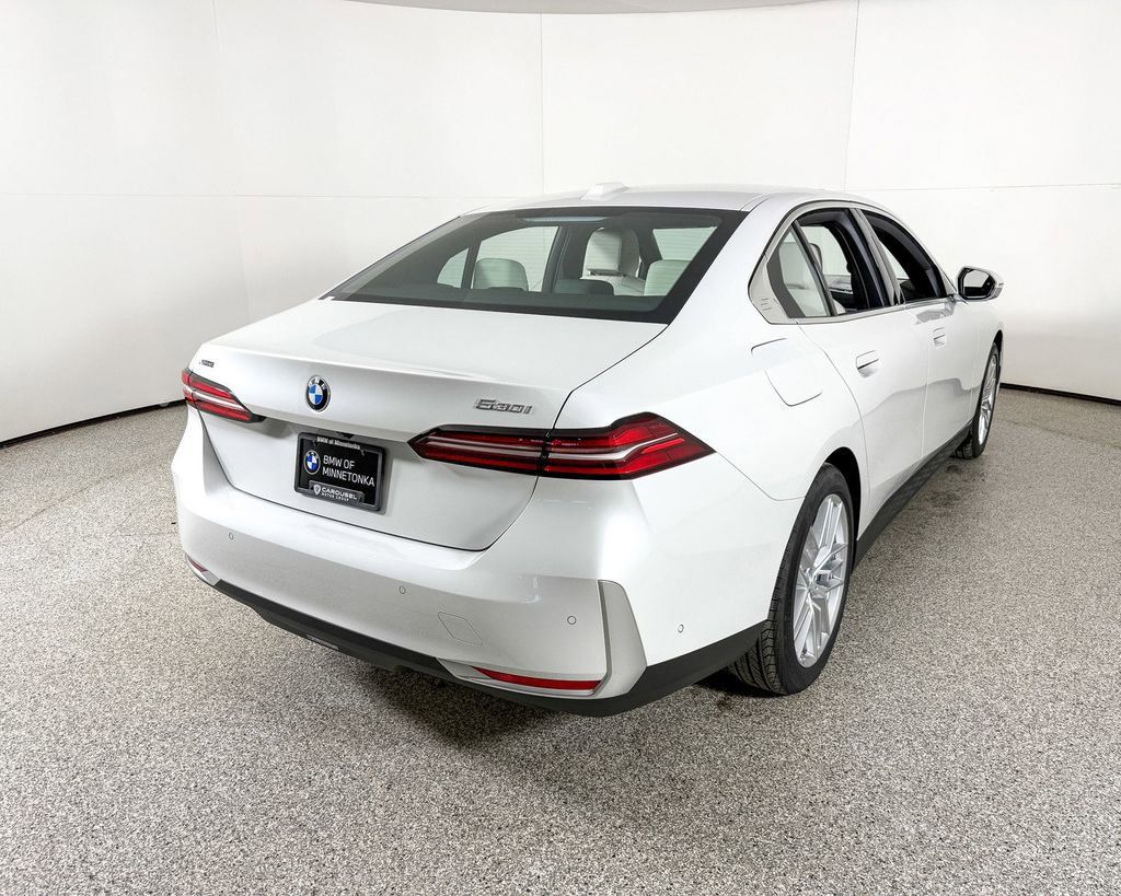 Thumbnail: 2025 BMW 5 Series - 4