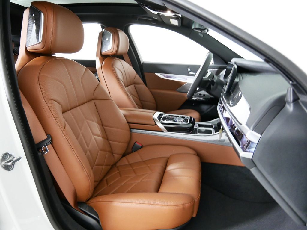 Thumbnail: 2024 BMW i7 - 21
