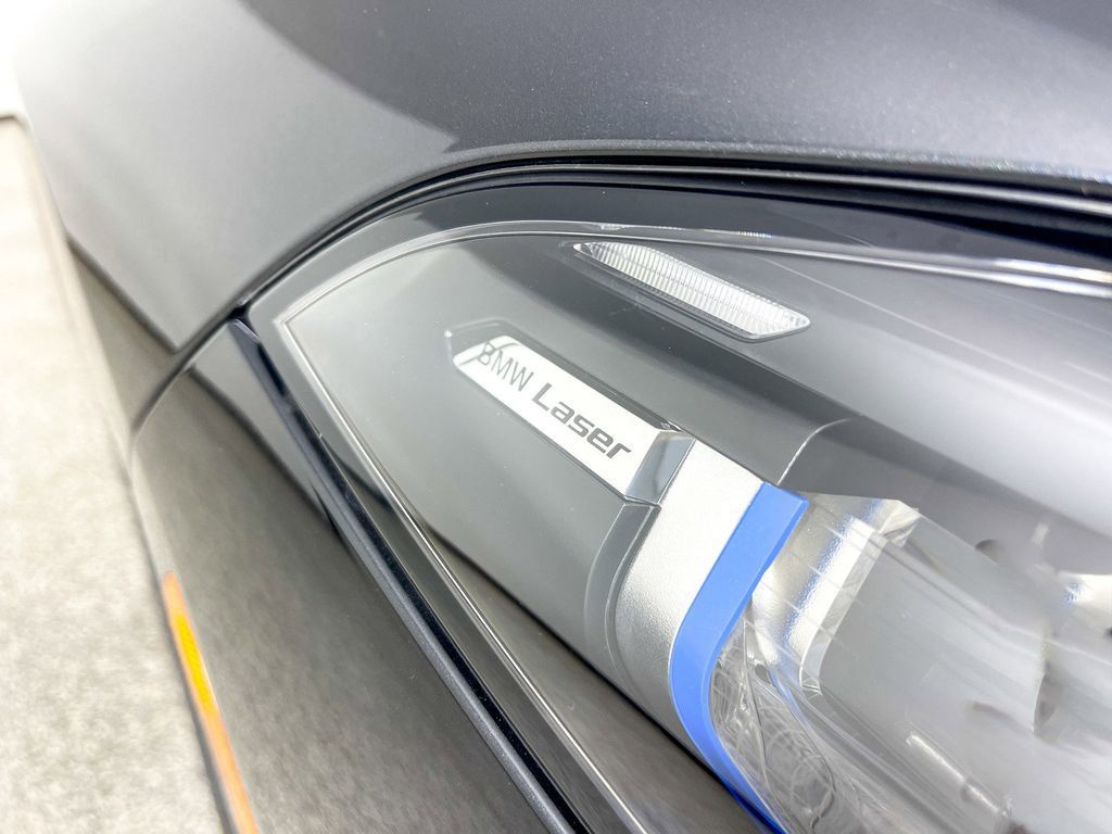 Thumbnail: 2025 BMW 8 Series - 10