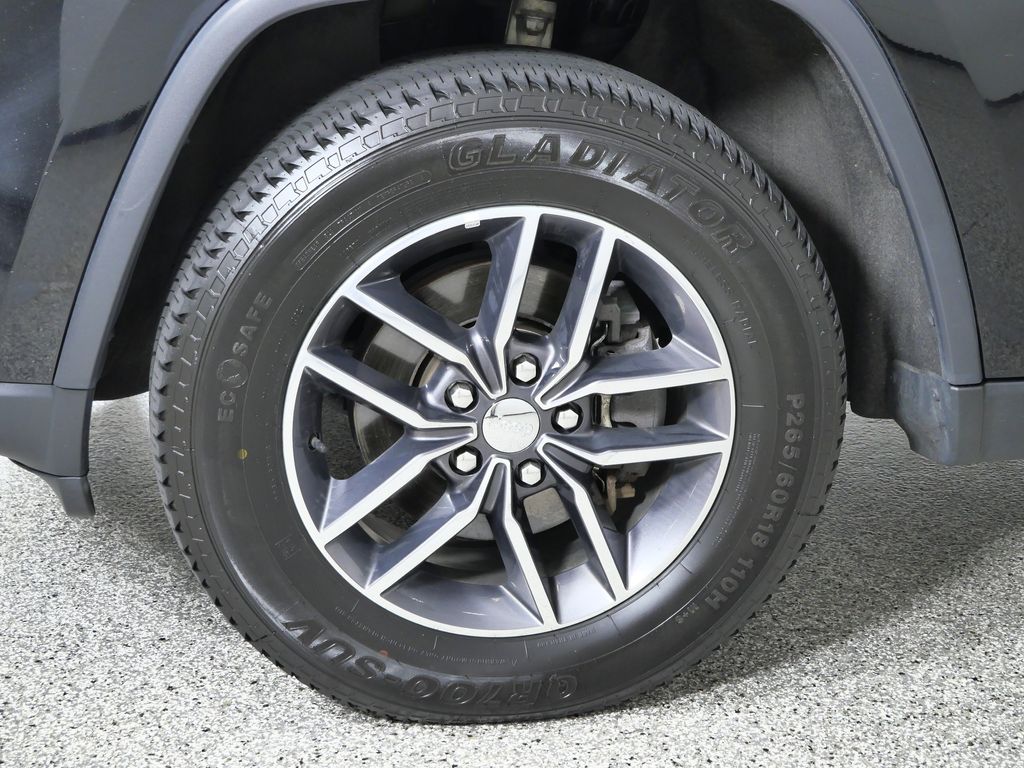 Thumbnail: 2018 Jeep Grand Cherokee - 18