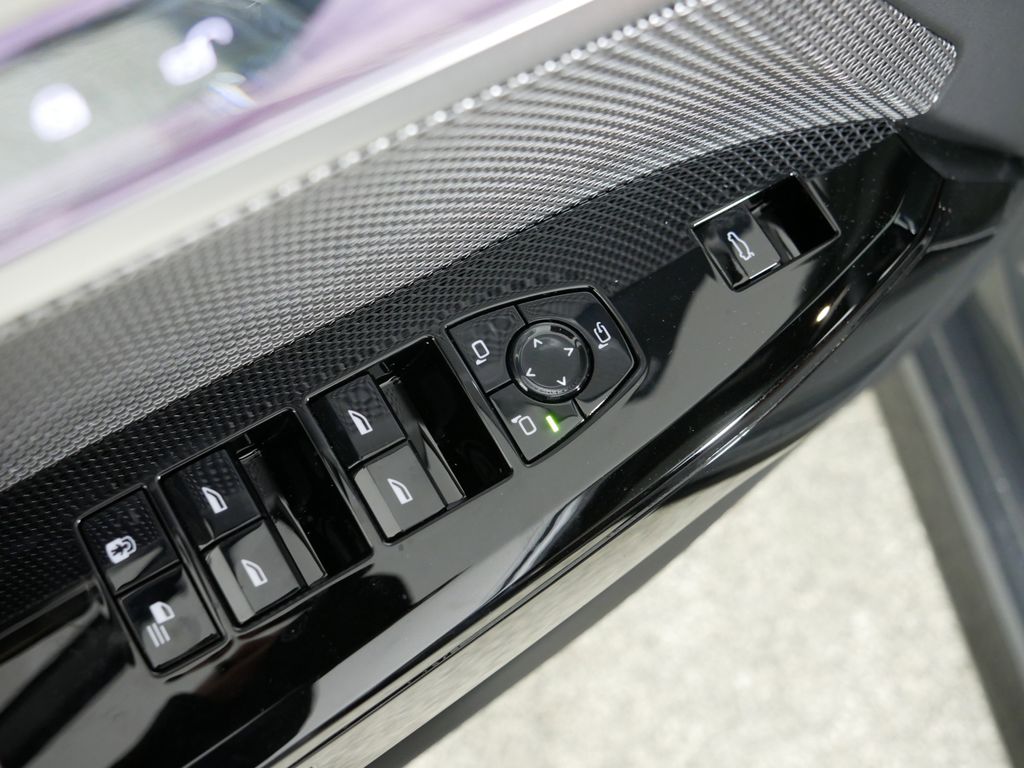 Thumbnail: 2025 BMW 7 Series - 32