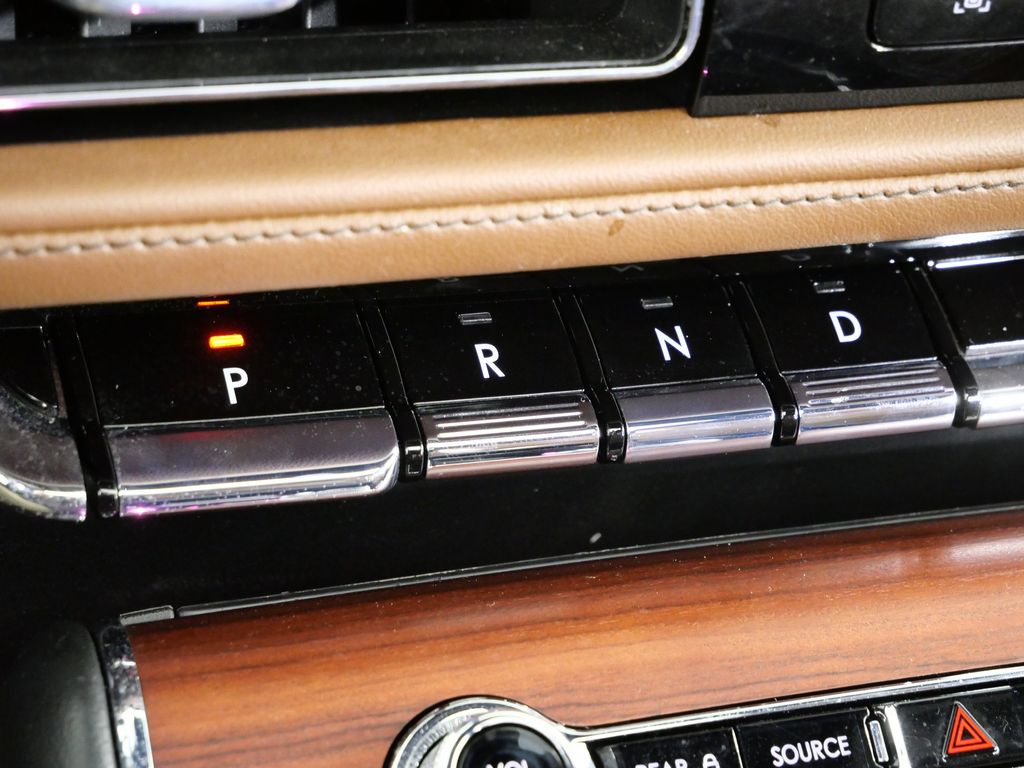 Thumbnail: 2023 Lincoln Aviator - 44