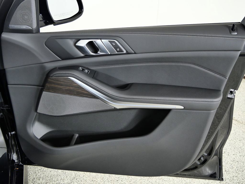 Thumbnail: 2026 BMW X5 - 21