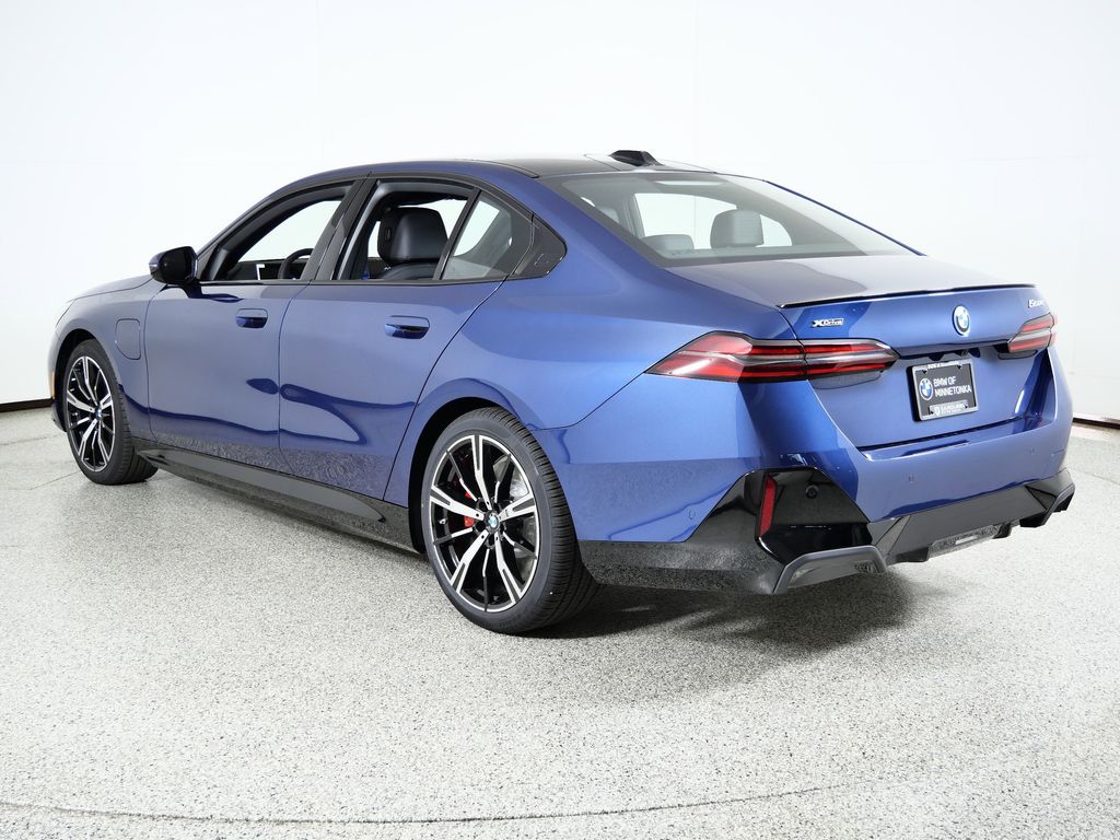 Thumbnail: 2026 BMW 5 Series - 14