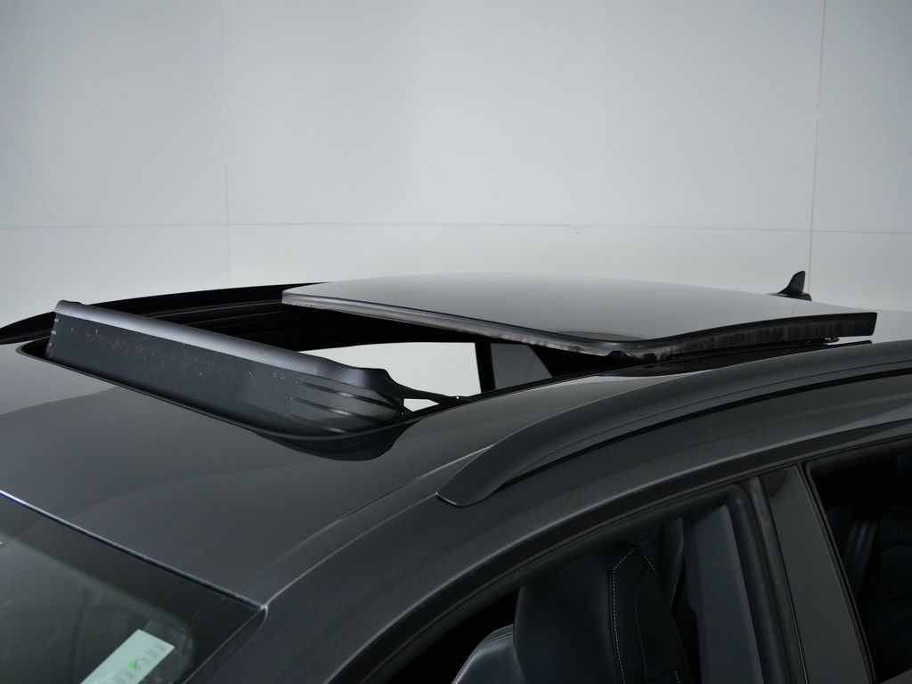 Thumbnail: 2023 Audi SQ8 - 18