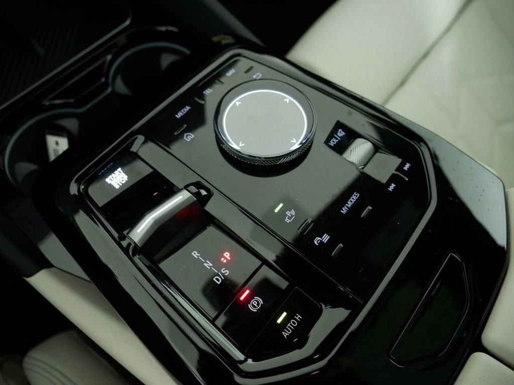 Thumbnail: 2025 BMW 5 Series - 49