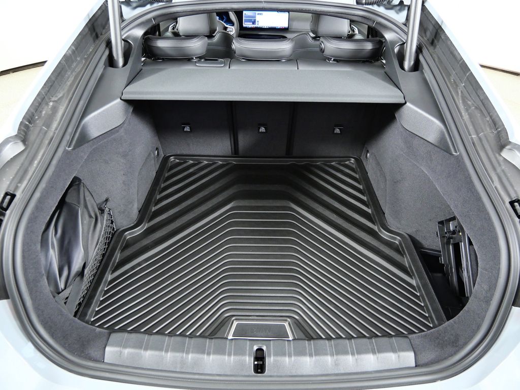 Thumbnail: 2026 BMW i4 - 27