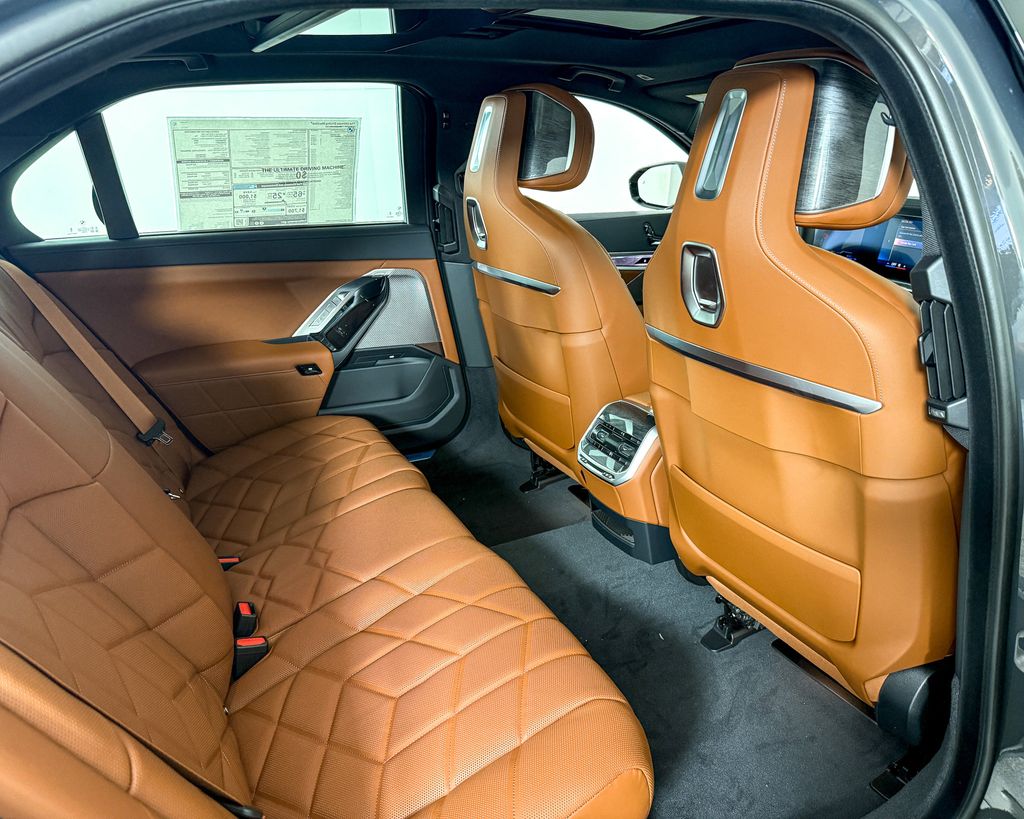 Thumbnail: 2025 BMW 7 Series - 22