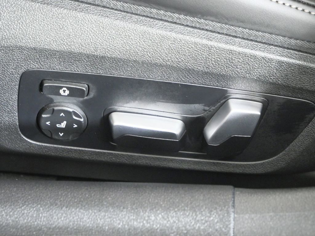 Thumbnail: 2026 BMW 8 Series - 40