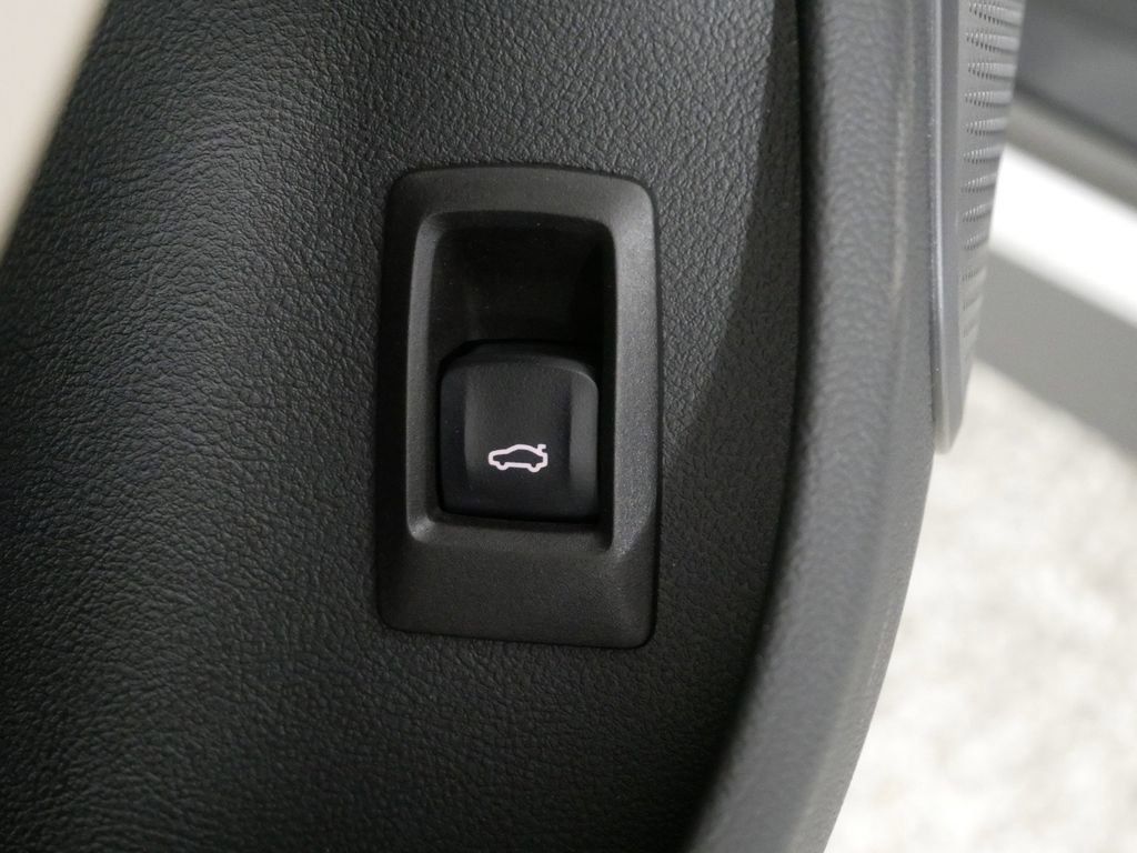 Thumbnail: 2025 BMW i4 - 41